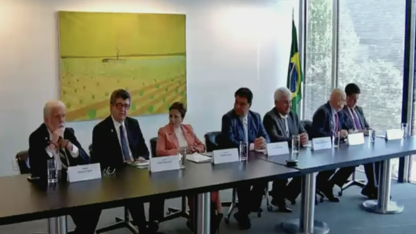 Não viemos com pretensão de resolver, dizem senadores nos EUA