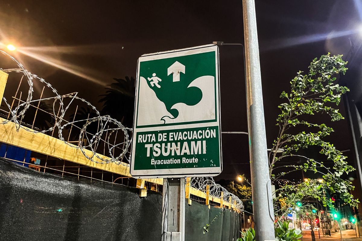 Ao menos 1,5 milhão de chilenos são evacuados após risco de tsunami