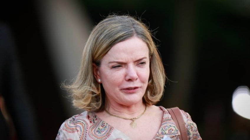 Sanção dos EUA a Moraes é ato “violento e arrogante”, diz Gleisi