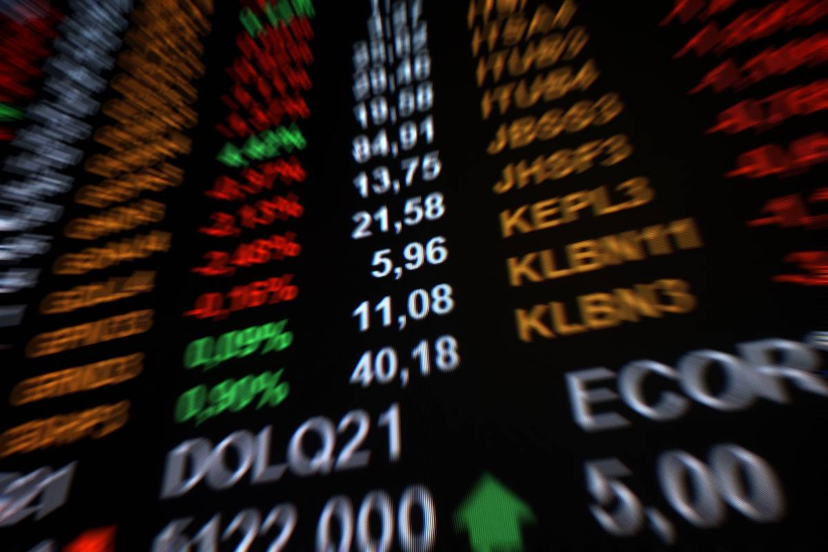 Dólar desaba e Bolsa dispara com lista de isenções do tarifaço