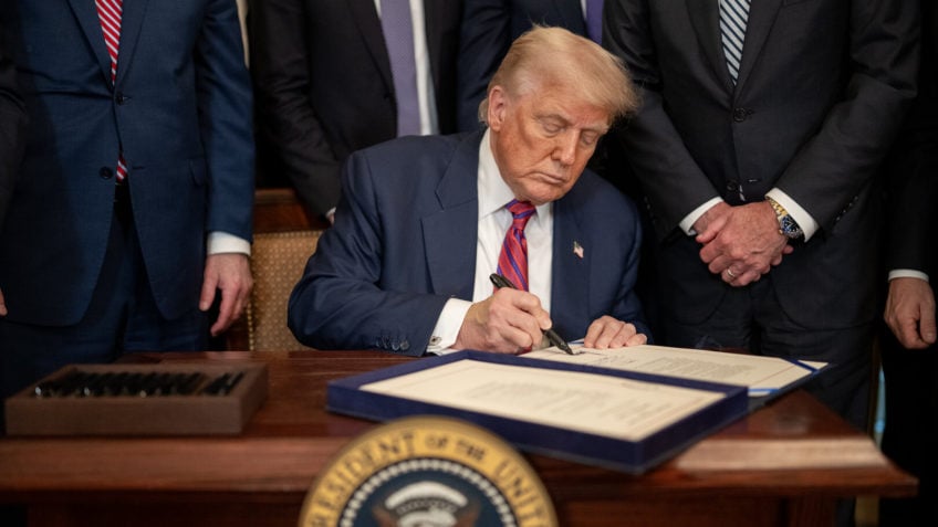 Trump poupa aviões e suco de laranja nas tarifas de 50% ao Brasil