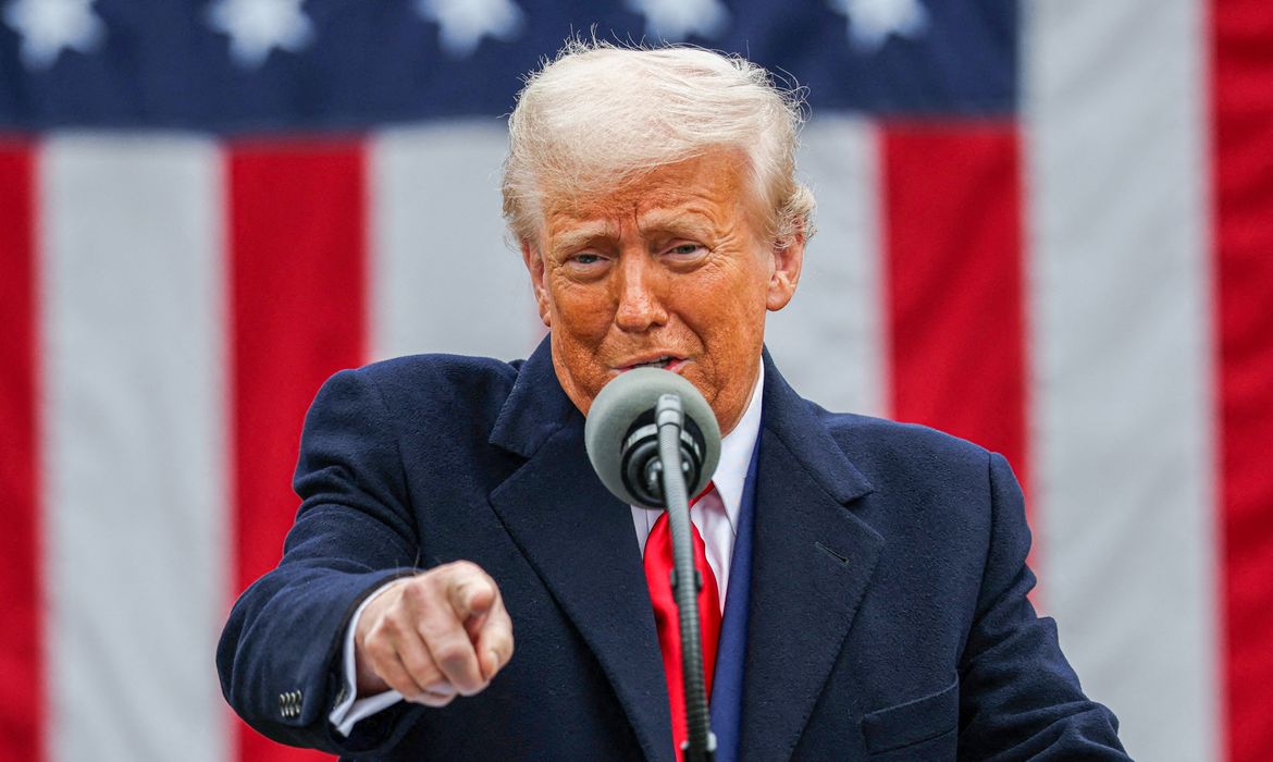 É oficial: Trump assina decreto que eleva tarifas de exportação do Brasil para 50%