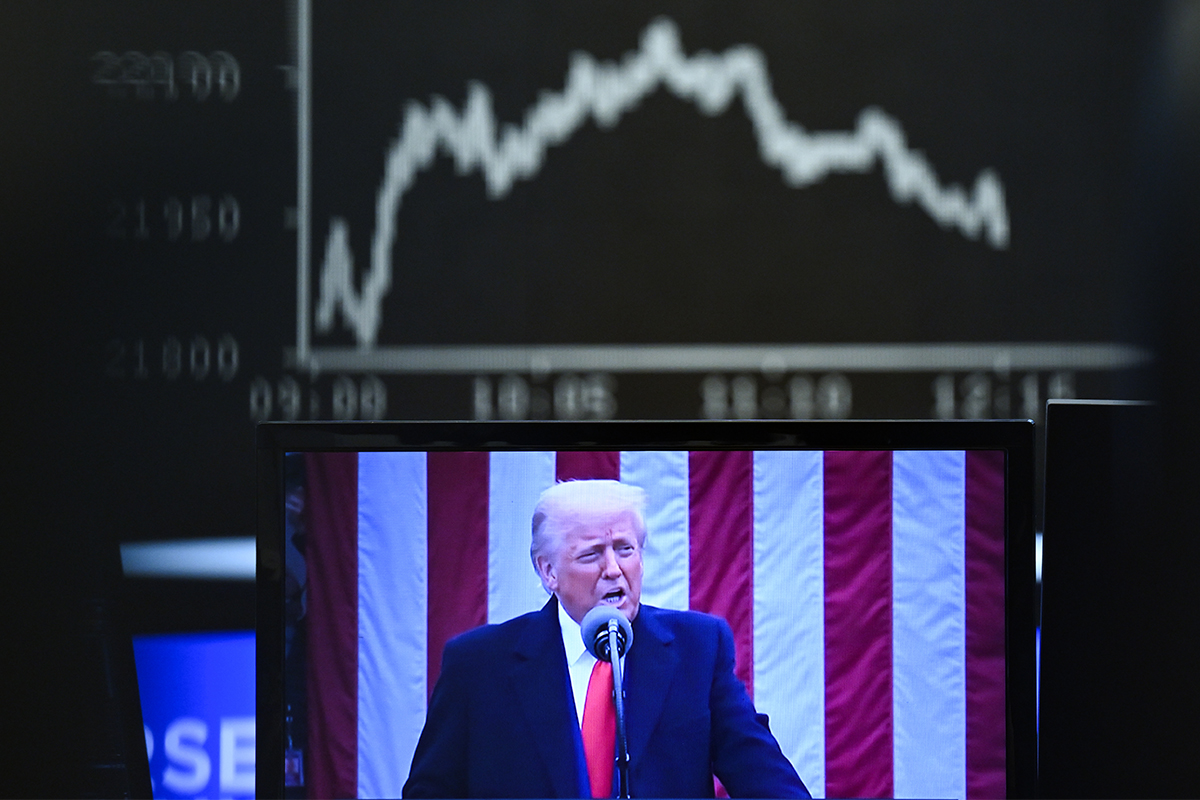 Bolsa fecha em alta com exceções do tarifaço. Dólar sobe a R$ 5,58