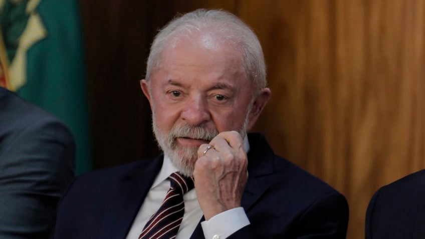 Após tarifaço, Lula diz que terá reunião para defender soberania
