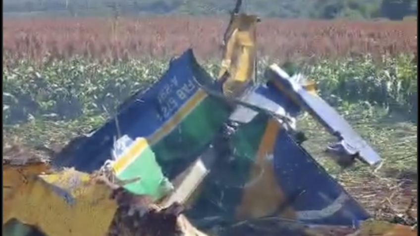 Avião da FAB cai em São Paulo durante treinamento