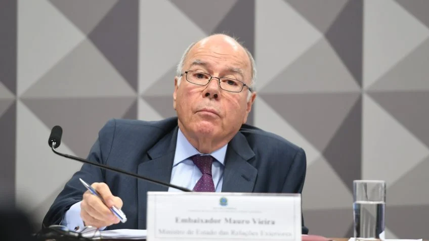 Brasil se reserva ao direito de responder medidas dos EUA, diz Vieira