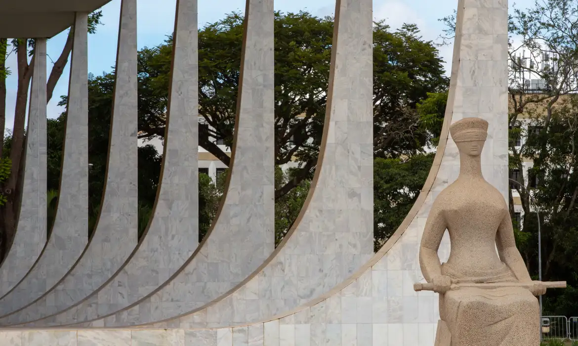 STF defende atuação de Moraes e diz que cumprirá a Constituição 