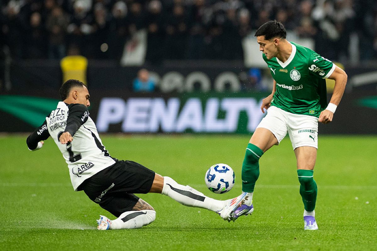 Com gol de Memphis, Corinthians sai na frente na Copa do Brasil