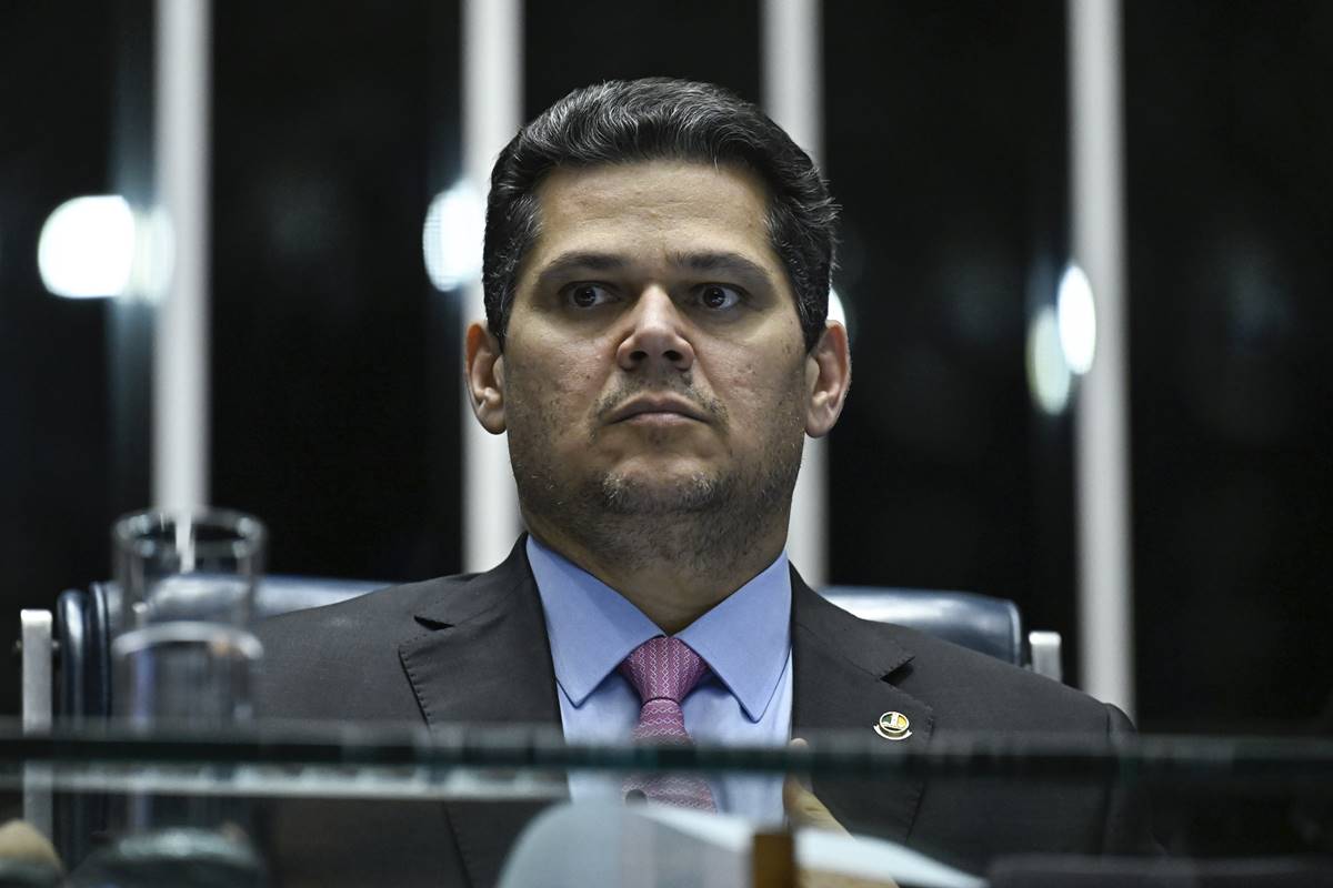 Congresso não admite interferência na atuação dos Poderes, diz Alcolumbre
