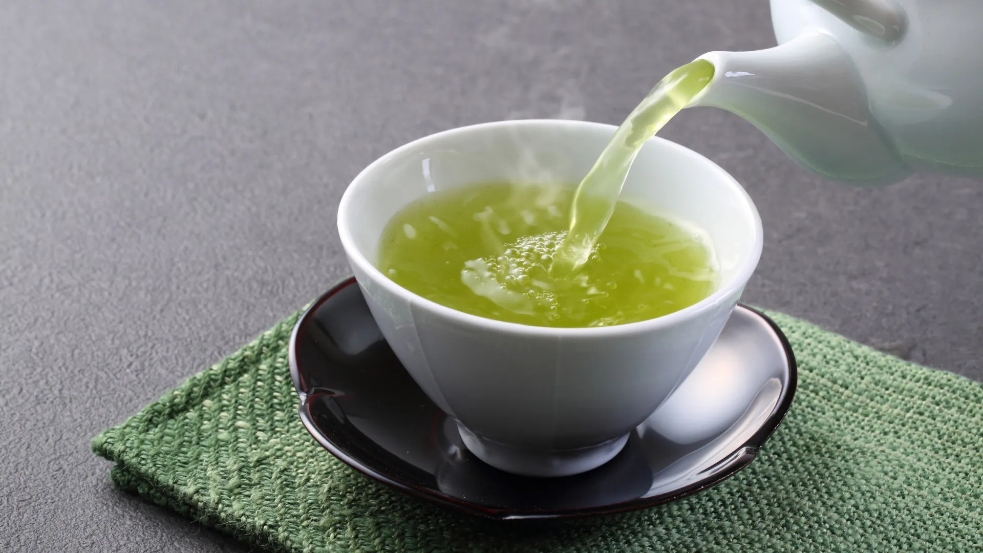 Chá verde: benefícios, riscos e como consumir com segurança