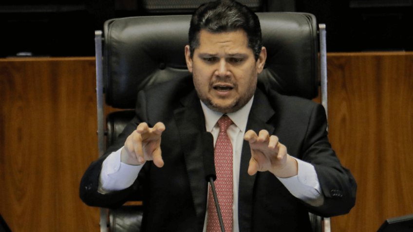 Congresso não admite “interferências nos Poderes”, diz Alcolumbre