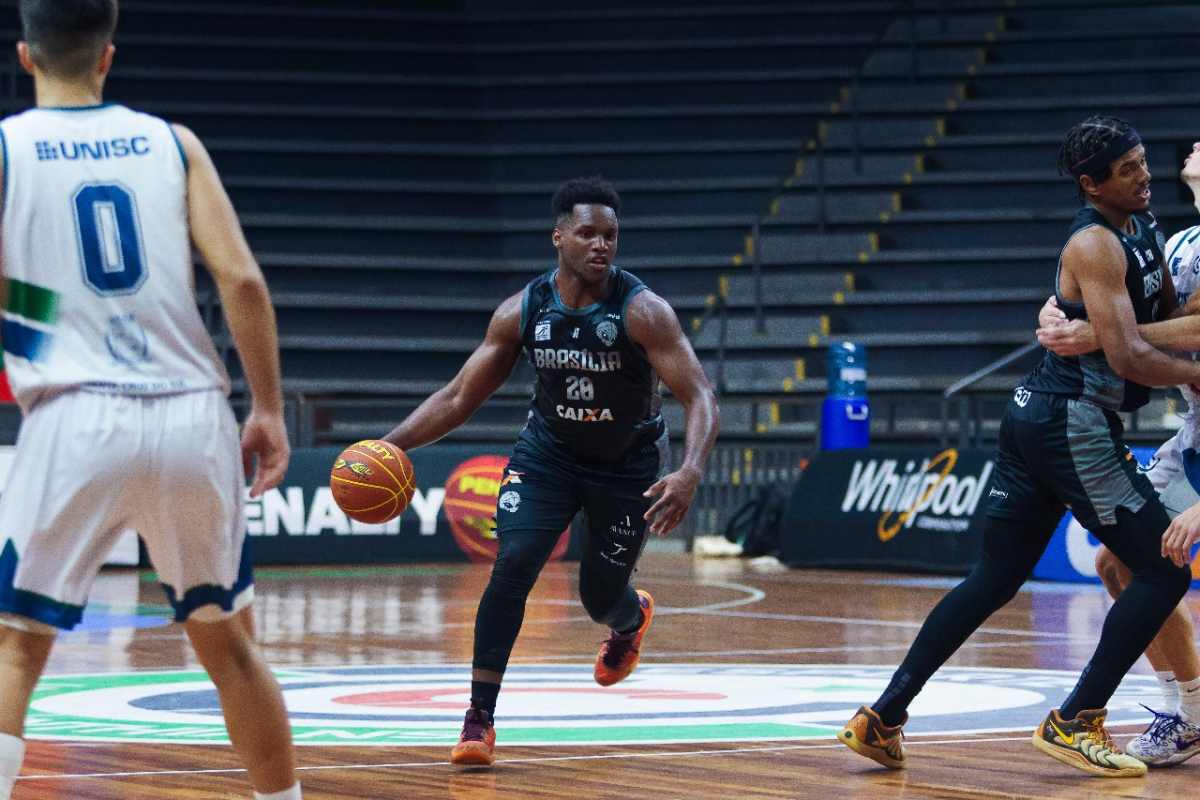 Veja momento em que jogador do Brasília Basquete sofre racismo