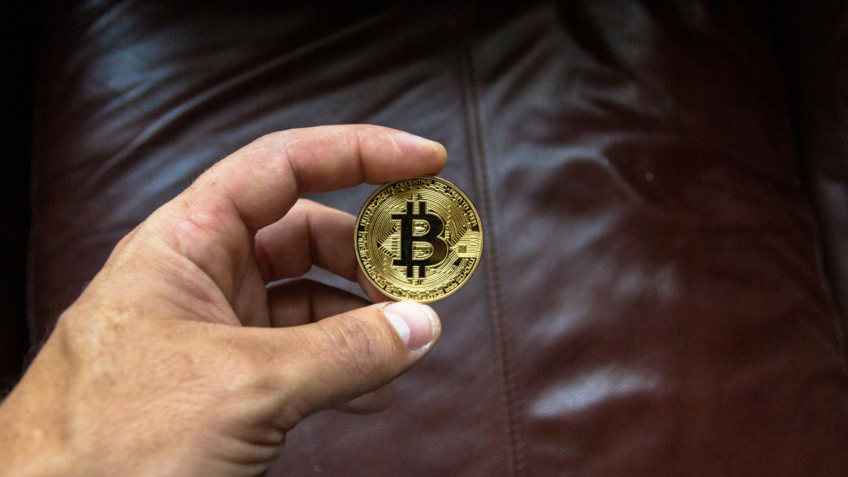 Bitcoin sobe 12% e termina julho como o melhor investimento