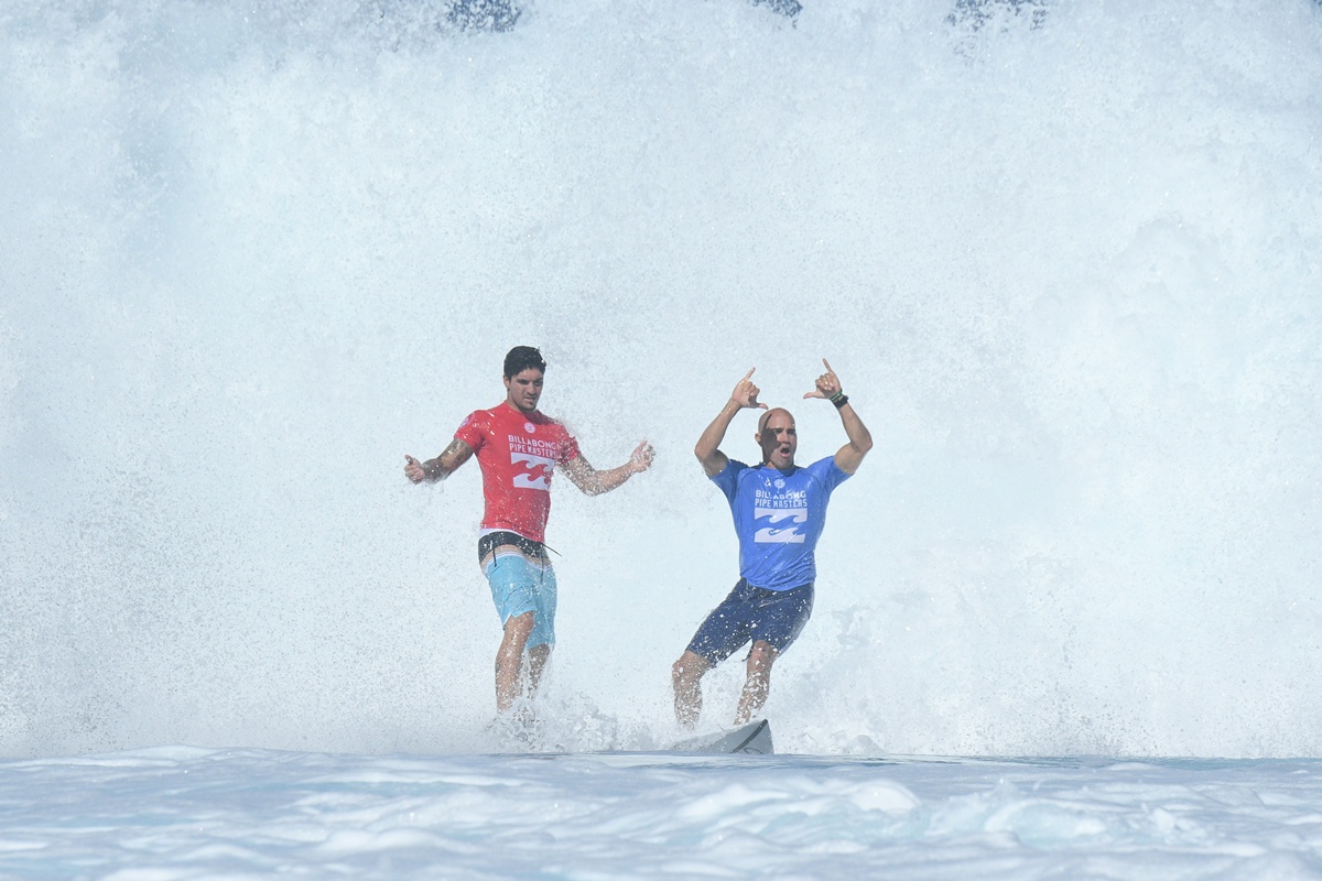 Medina faz Kelly Slater provar morango do amor: “Não consigo mastigar”