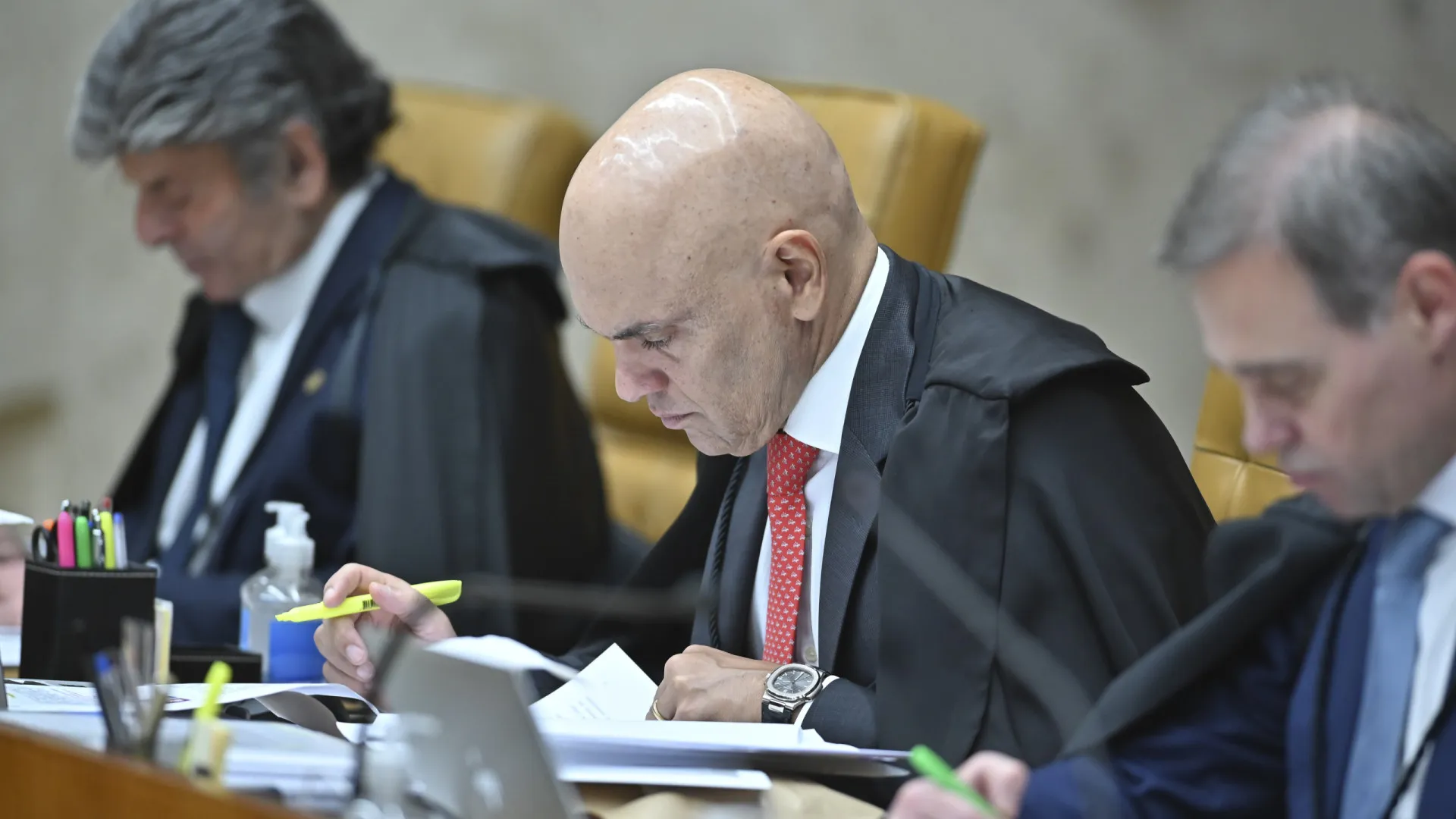STF retoma sessões após recesso e fará defesa de Moraes
