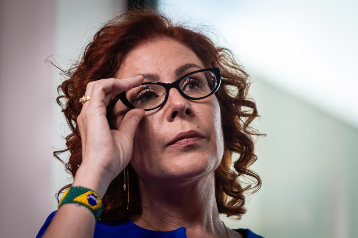 Deputada Carla Zambelli segue presa na Itália
