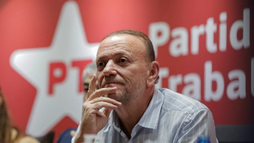 Bolsonaro deu ao Congresso atribuições de presidente, diz líder do PT