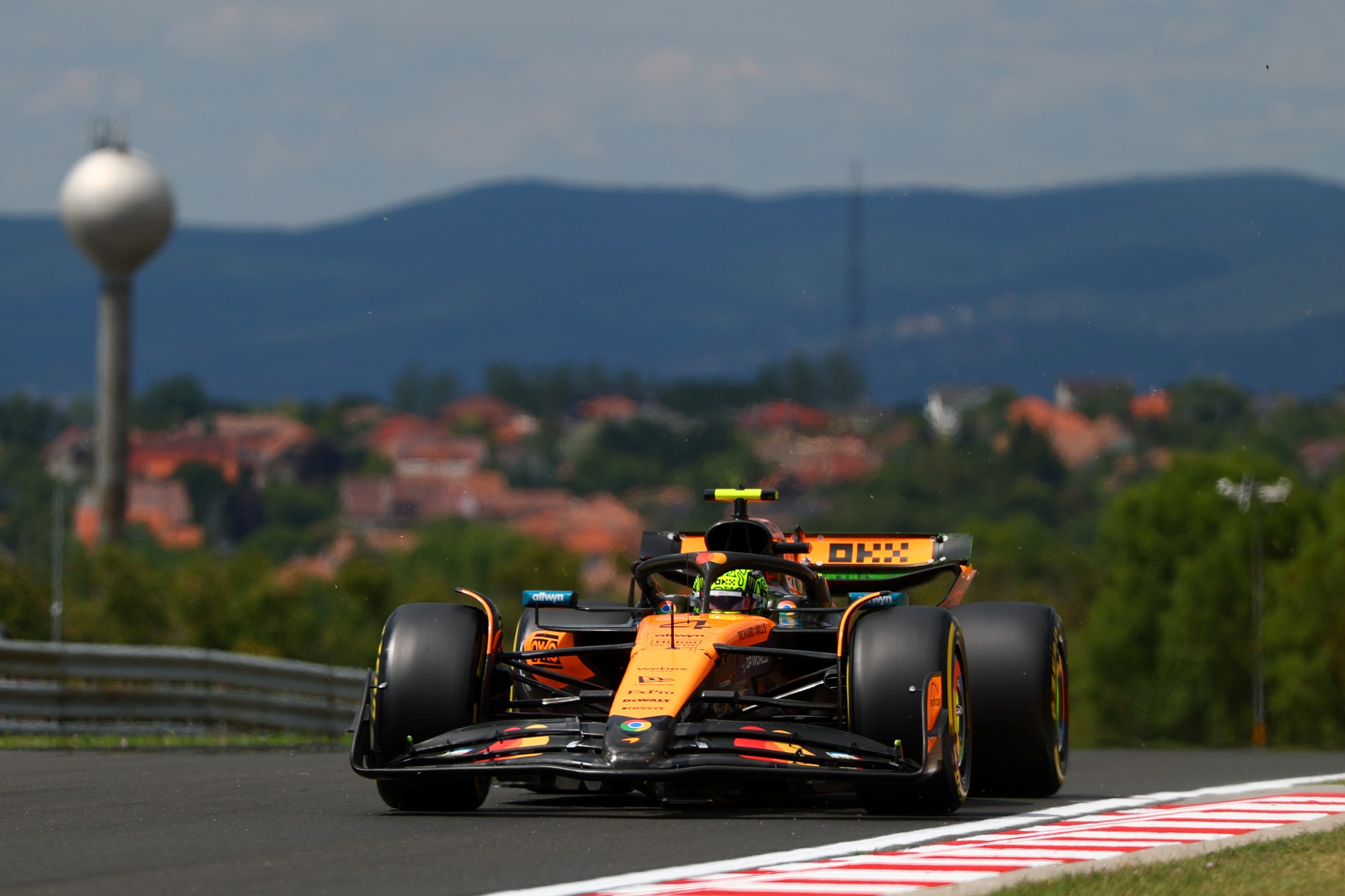 F1: com Drugovich e Bortoleto na pista, Norris lidera TL1 na Hungria