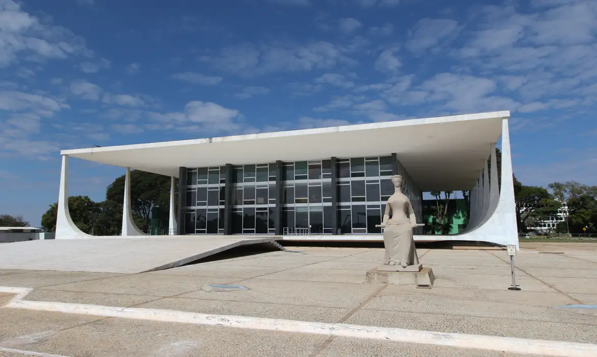 STF retoma sessões e fará defesa de Moraes