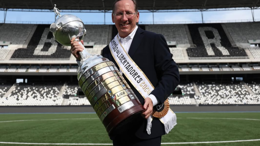 Textor negocia inclusão do Botafogo em rede com dono de time inglês