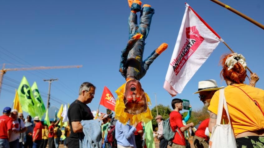 Movimentos sociais fazem atos pelo Brasil contra o tarifaço