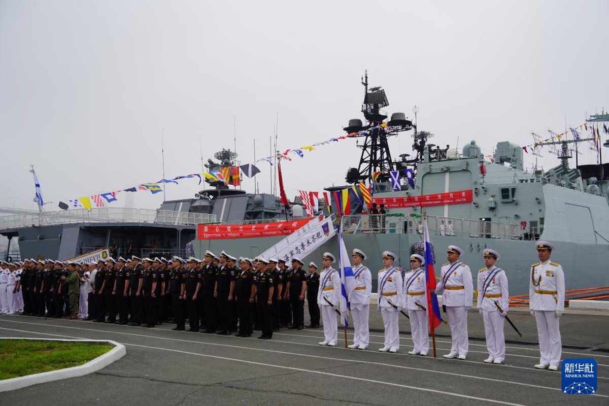 Trump move submarinos enquanto Rússia e China realizam exercício naval