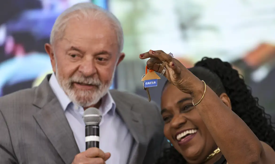Lula cobra recursos para crédito imobiliário para classe média