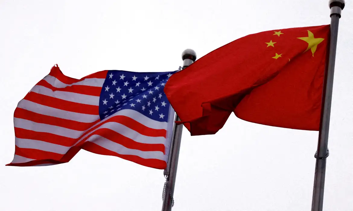 China acusa EUA de ciberataques a empresas de defesa chinesas