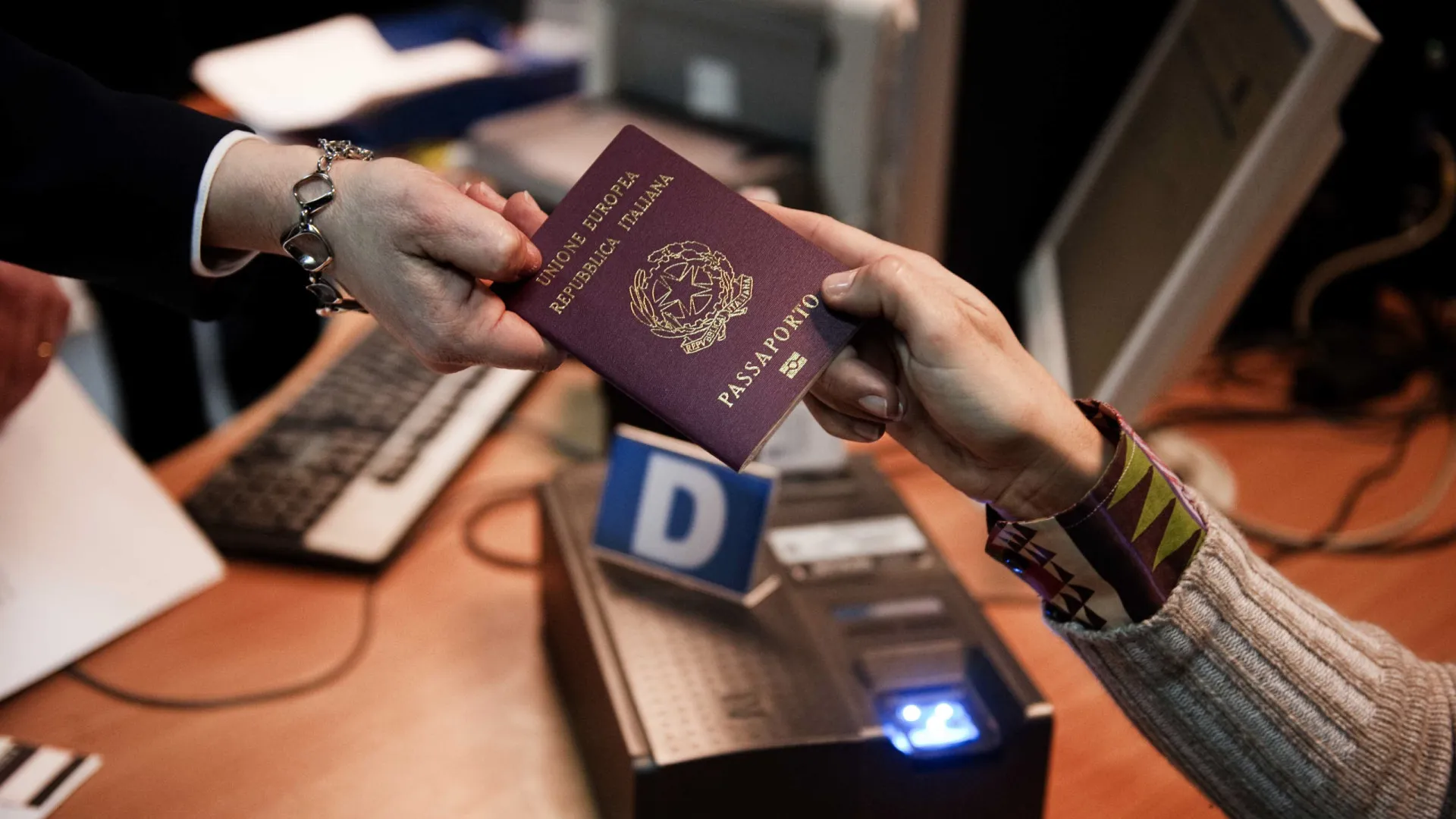 Tribunal da UE derruba ofensiva anti-imigratória da Itália