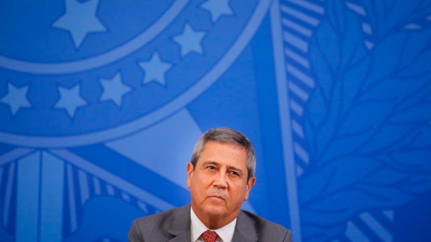 PGR defende manter prisão preventiva de Braga Netto
