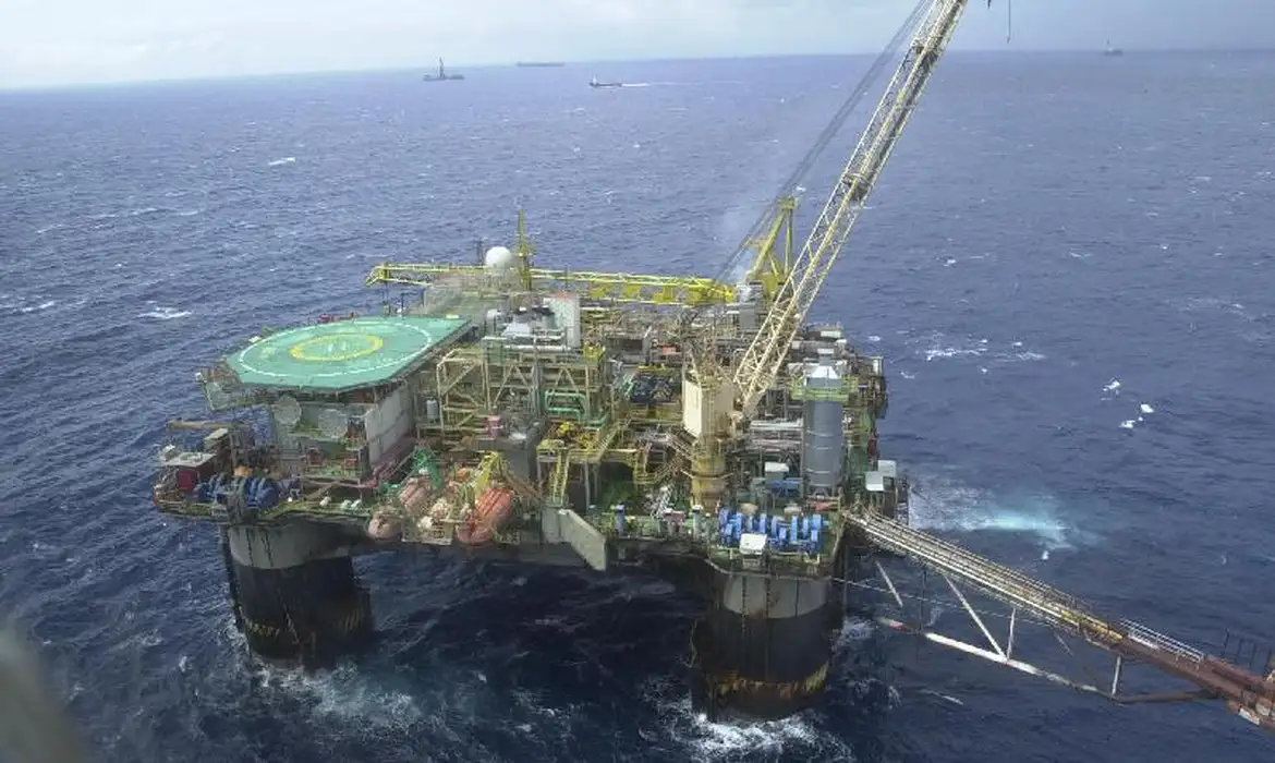 Produção nacional de petróleo e gás natural é recorde em junho