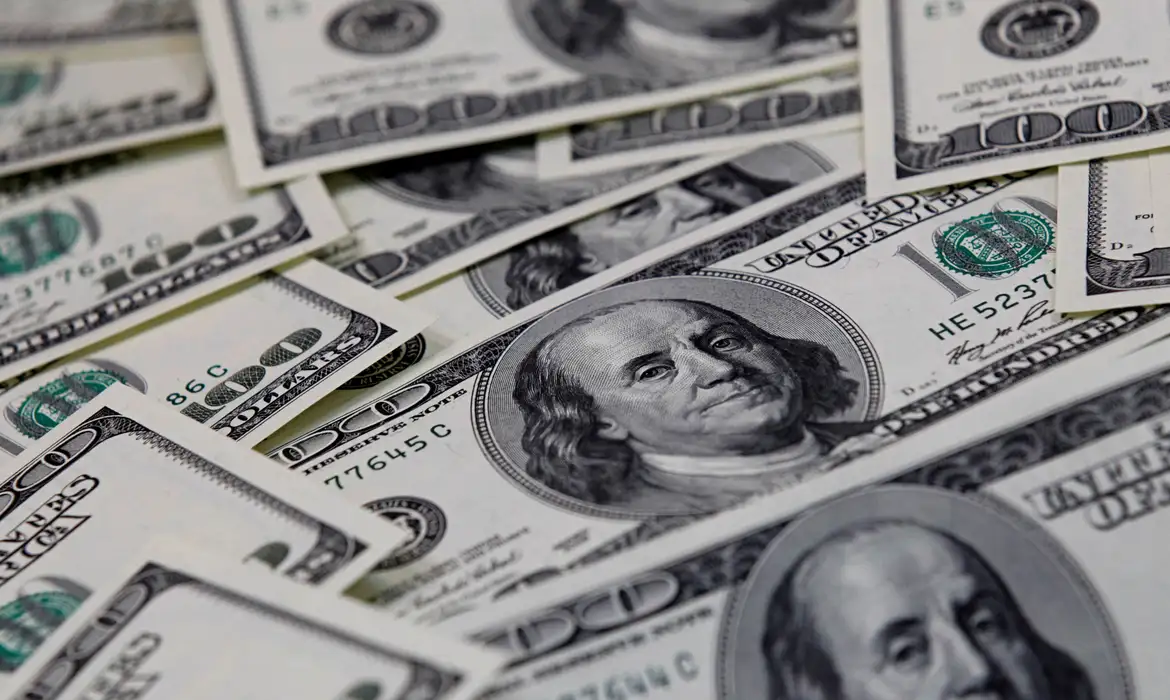 Dólar cai para R$ 5,54 com dados de desemprego nos EUA