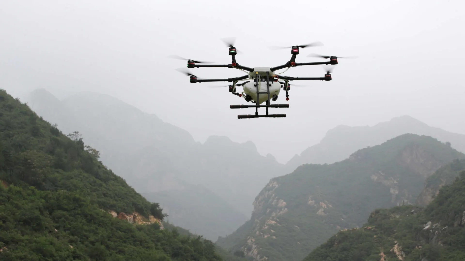 Ataques ucranianos com drones matam ao menos três na Rússia, diz agência