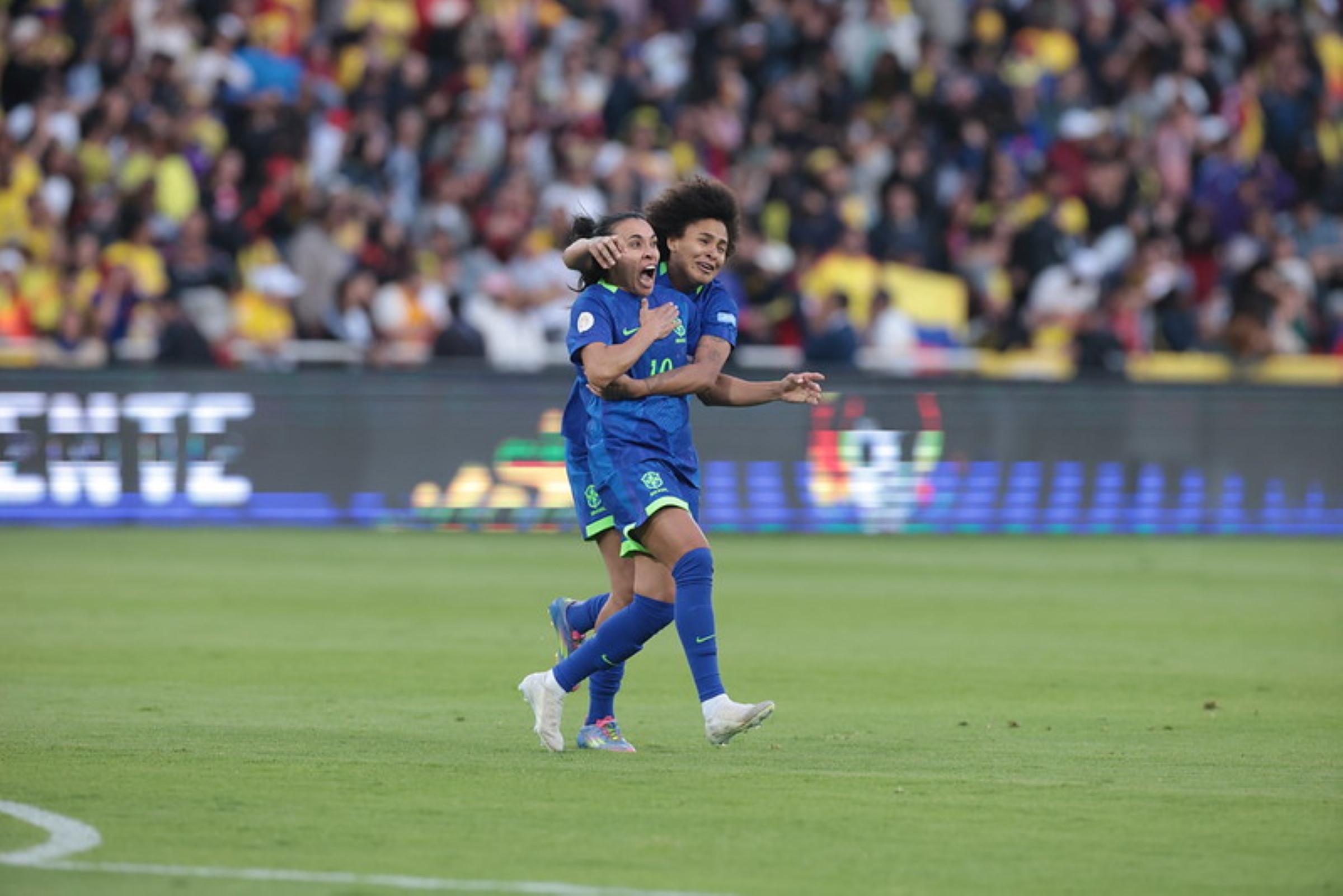Marta brilha, Brasil vence Colômbia nos pênaltis e leva a Copa América