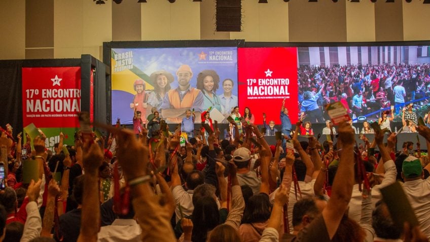 Ao vivo: Lula participa de encontro do PT em Brasília