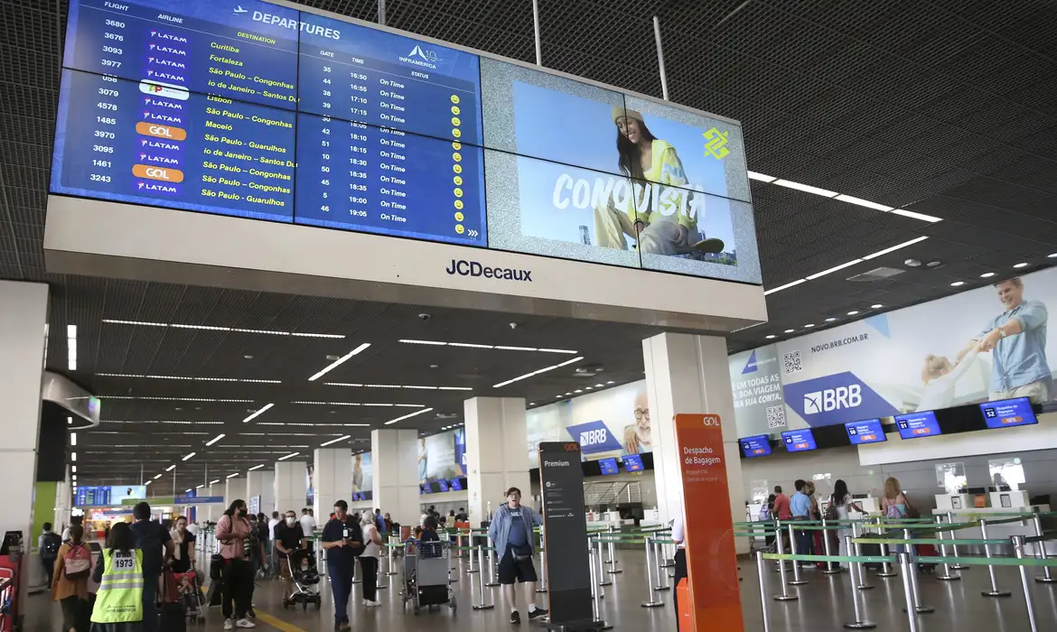 Portos e aeroportos terão de expor materiais informativos sobre mpox