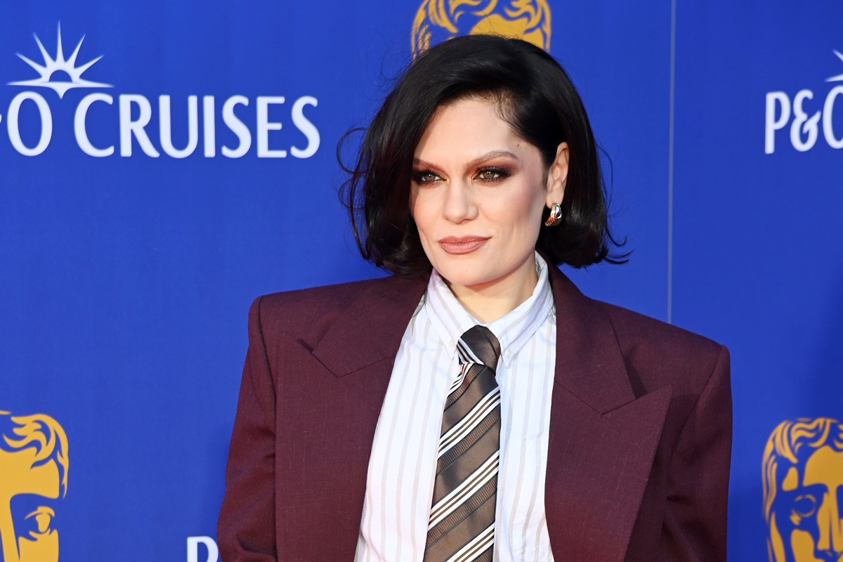 Após diagnóstico de câncer, Jessie J é hospitalizada com infecção