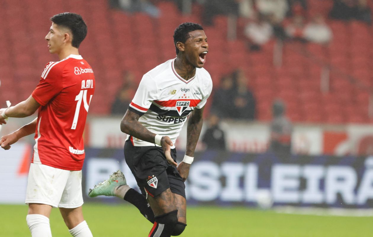 Com dois gols de escanteio, São Paulo vence Inter e vai para 8º lugar