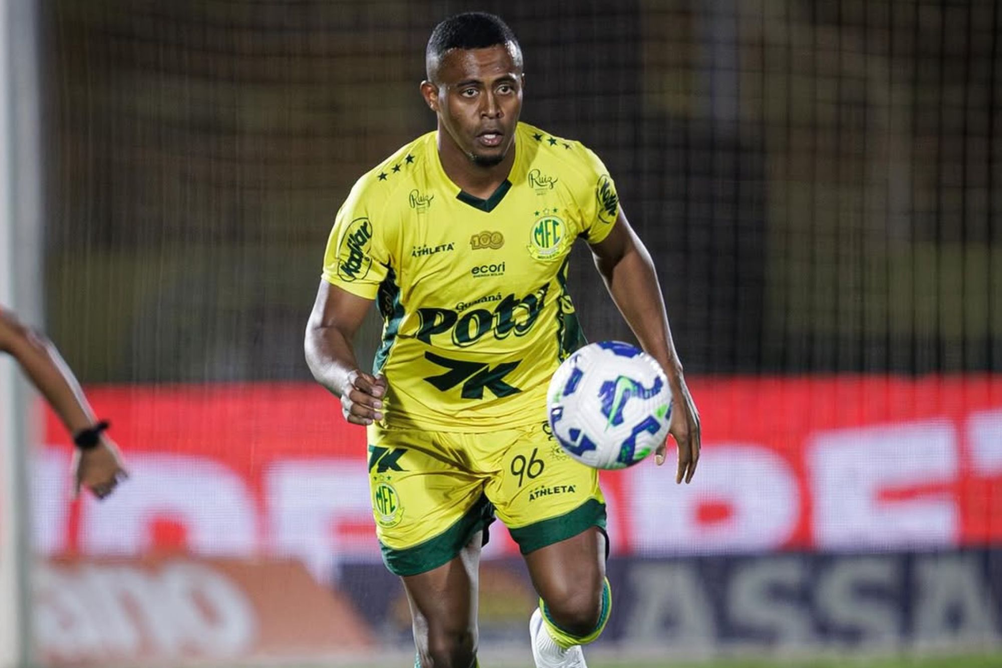 Jogador do Mirassol é vítima de racismo após jogo contra o Vasco