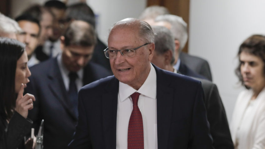 Alckmin se reúne com ministros a dias do tarifaço
