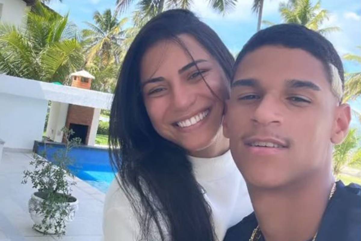 Mulher de Luva de Pedreiro se revolta após ser chamada de interesseira