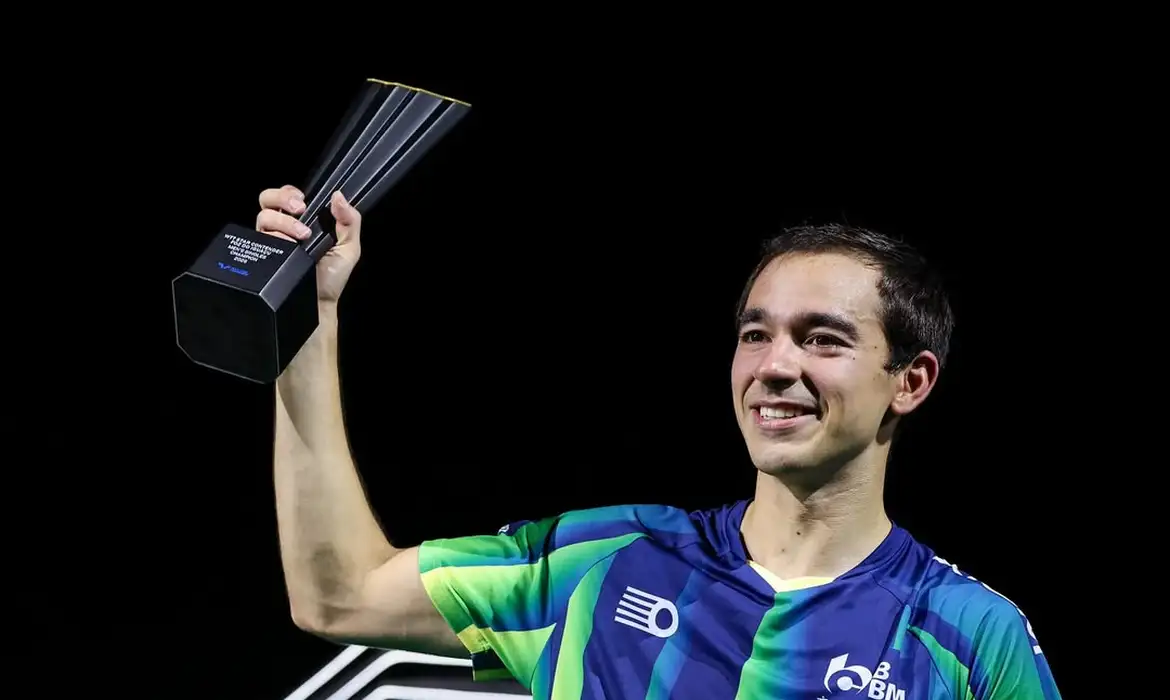 Hugo Calderano comemora título em Foz do Iguaçu, o 4º da temporada