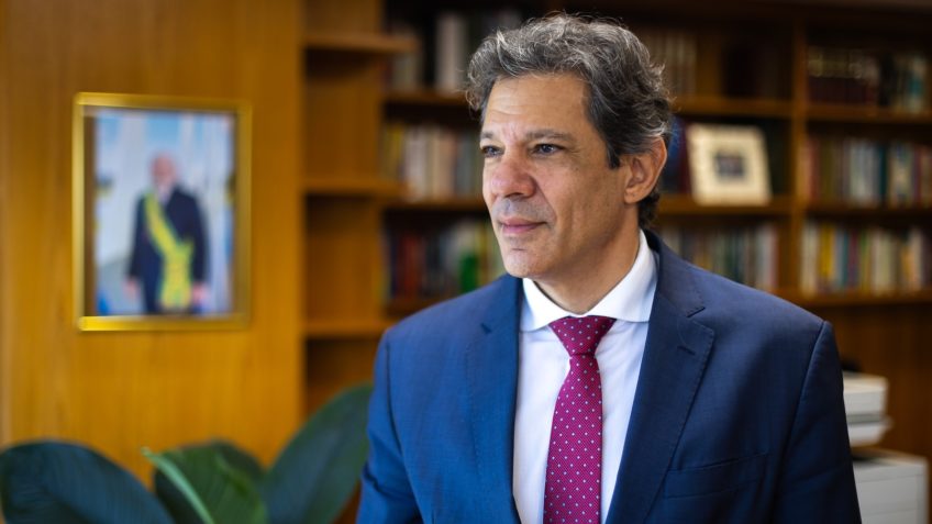 Quem tem que cuidar do dólar são os EUA, diz Haddad
