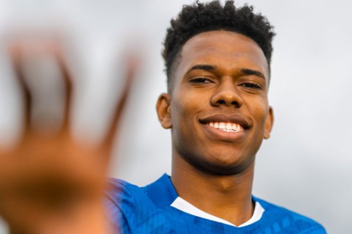 Chelsea anuncia Estevão com provocação ao Palmeiras. Entenda