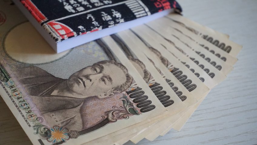 Montadoras japonesas projetam queda de lucro por tarifas e iene forte