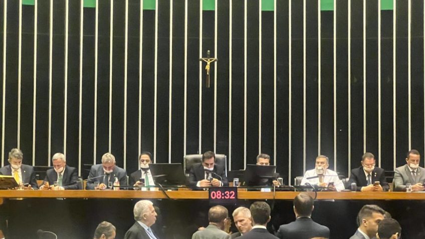 Deputados PT criticam ato pró-Bolsonaro da oposição no Congresso