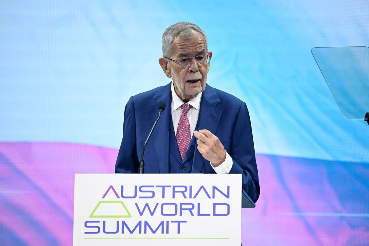 Presidente da Áustria reclama de preços e desiste da COP30