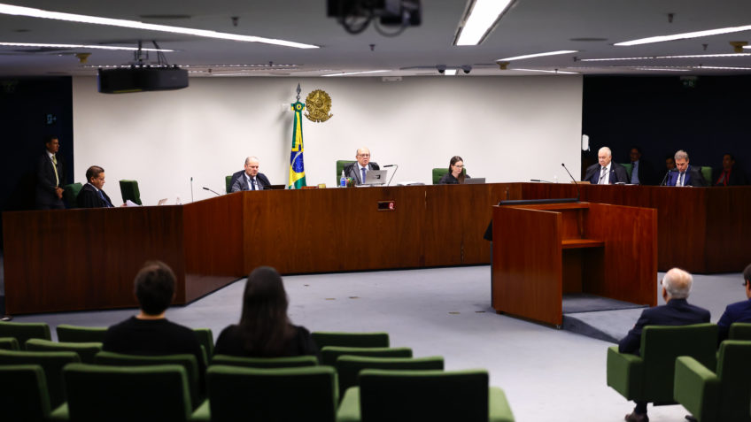STF mantém fim de ação contra Queiroz Galvão e libera bens
