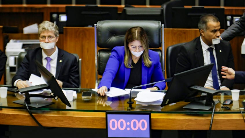 Em obstrução, bolsonaristas dizem que vão dormir no plenário