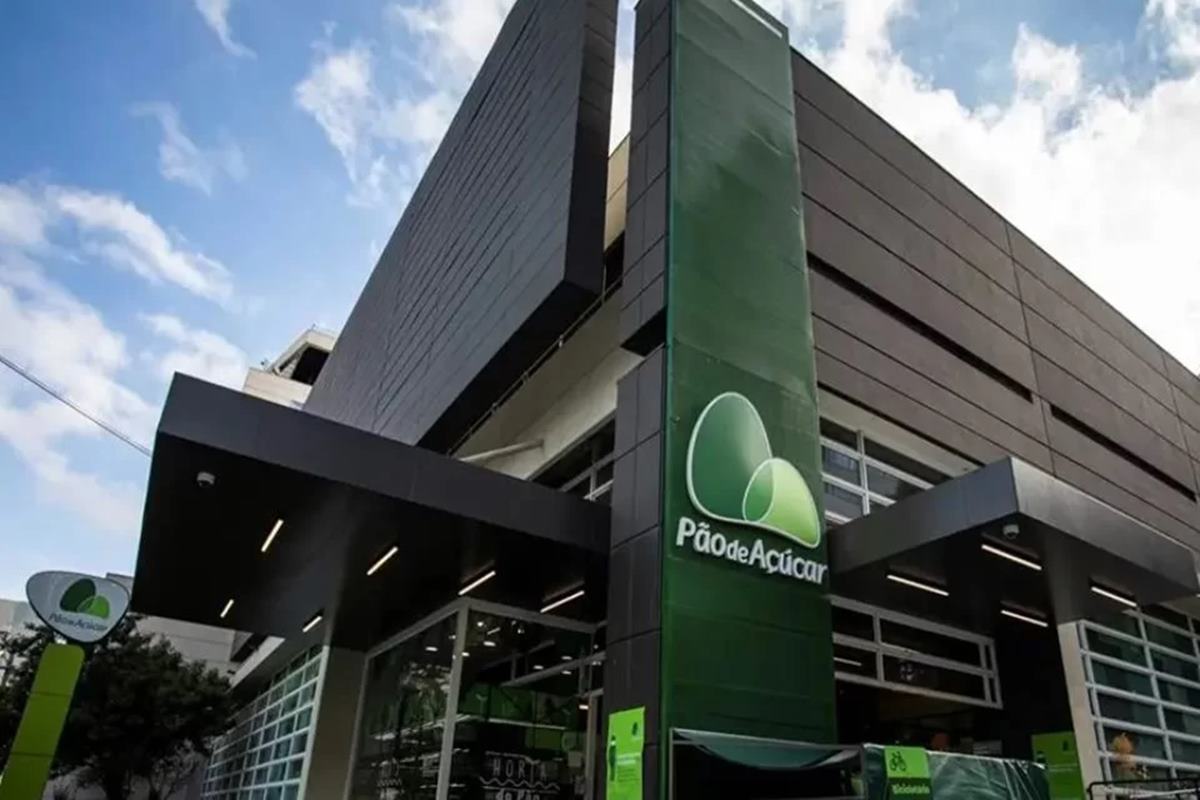 Grupo Pão de Açúcar anuncia redução na abertura de lojas. Ações caem